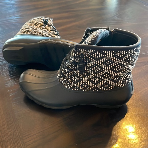 Sperry Shoes - Sperry quilted wool duck boots, size 8 black and white